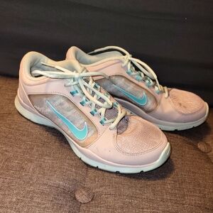 EUC NIKE Athletic Shoes in Light Gray and Teal/ Seafoam. Excellent Condition